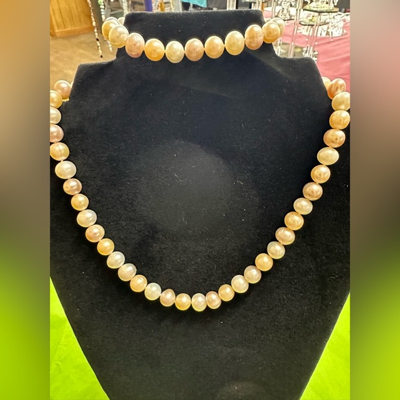Jewelry - Elegant white fresh water  Pearl Necklace and matching bracelet